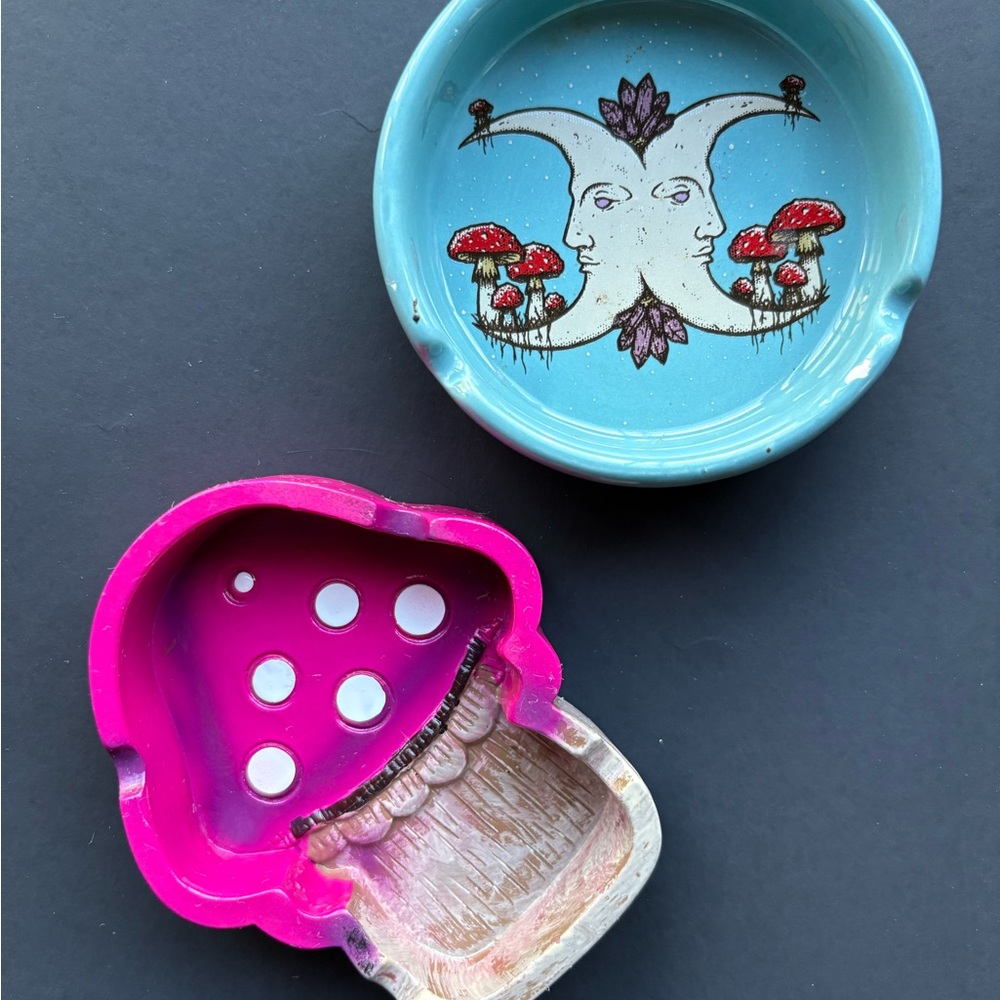 Colorful Ceramic Ashtray Set with Moon and Mushroom Design